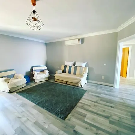 Charming 4-Bed Villa in Quinta do Anjo Palmela