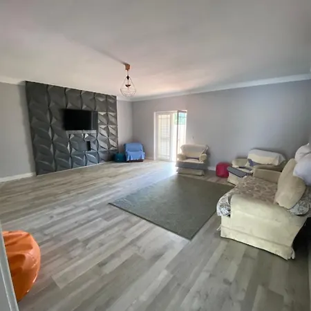 Charming 4-Bed Villa in Quinta do Anjo Palmela